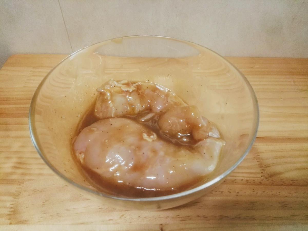 pechuga de pollo con salsa nata (crema de leche) y miel mostaza