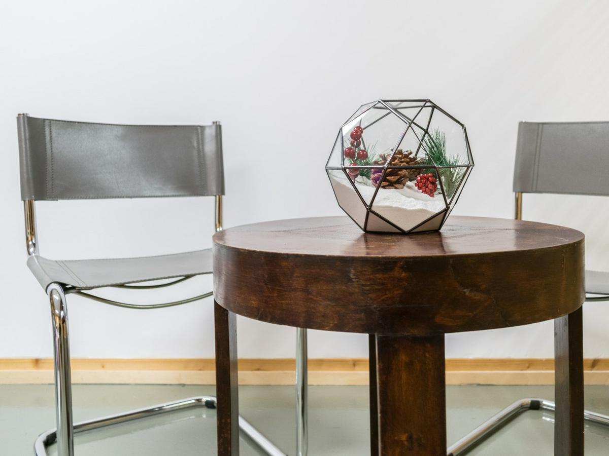 decoración navideña con un terrario