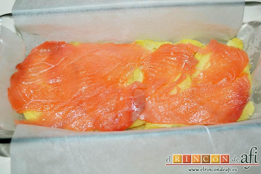 Pudin de salmón, luego otra capa de salmón