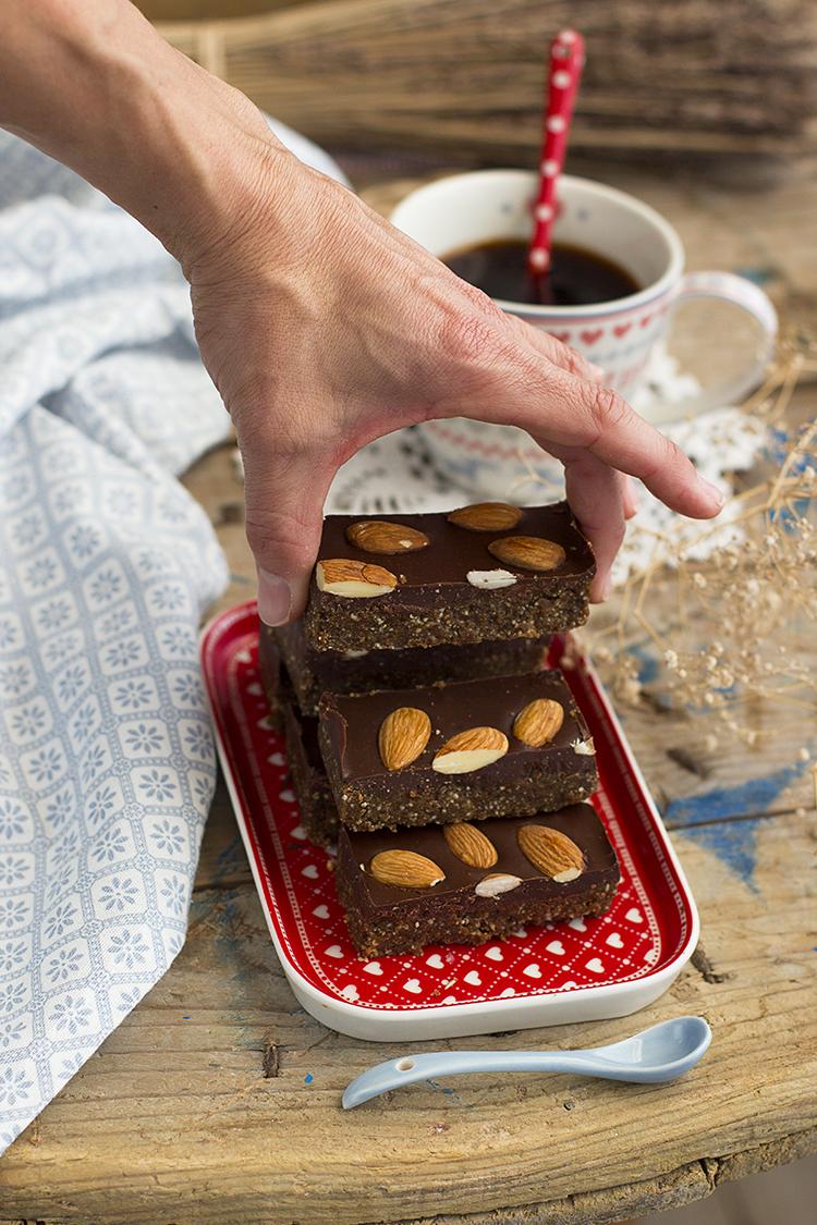 Turrón saludable de frutos secos y chocolate la mejor opción navideña