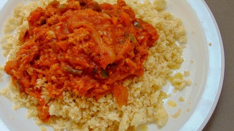 arroz de coliflor con boloñesa vegana