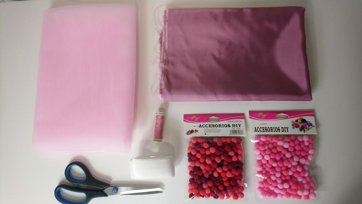 Falda infantil de tul con pompones ¡ Con patrones gratis!