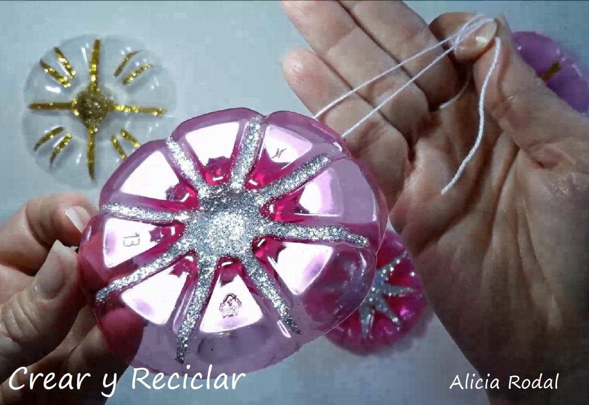 Figuras decorativas para el arbolito de Navidad con botellas de plástico