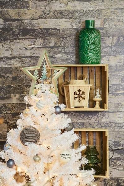 Maderas naturales con colores claros para Navidad Conforama