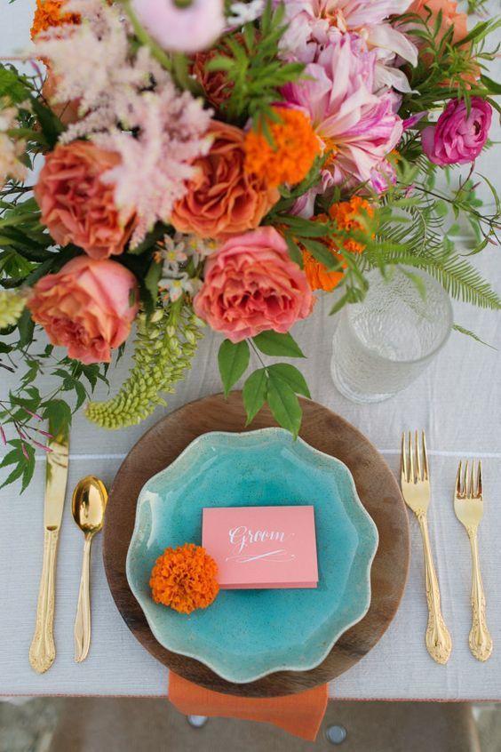 decoración para la mesa de boda living coral pantone 2019