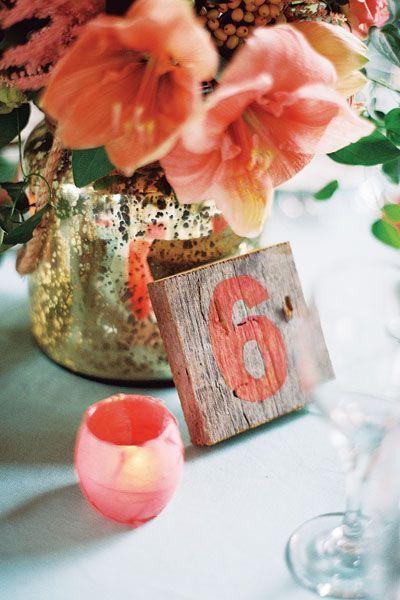 decoración de mesa de boda living coral pantone 2019