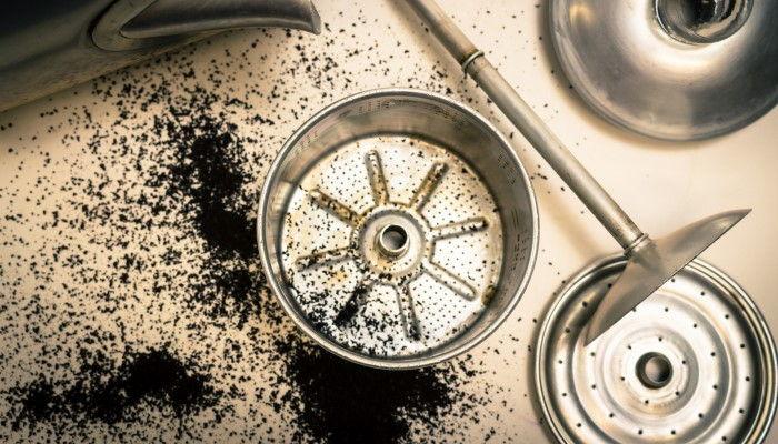 retirar restos pegados de comida en ollas de aluminio