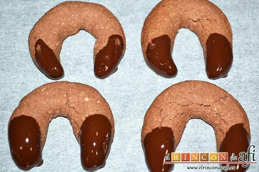 Cuernecitos de vainilla y chocolate, listas para servir