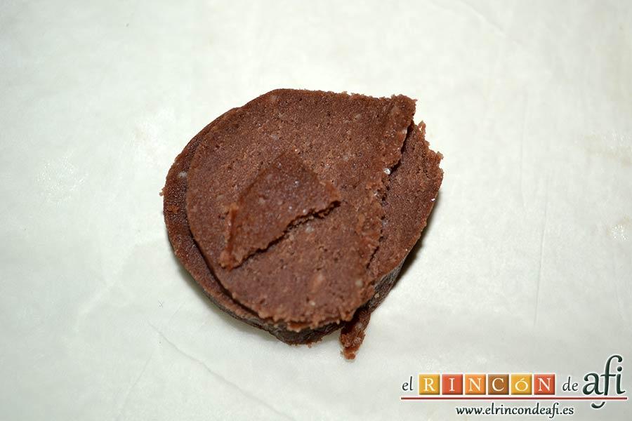 Cuernecitos de vainilla y chocolate, sacar porciones de la masa