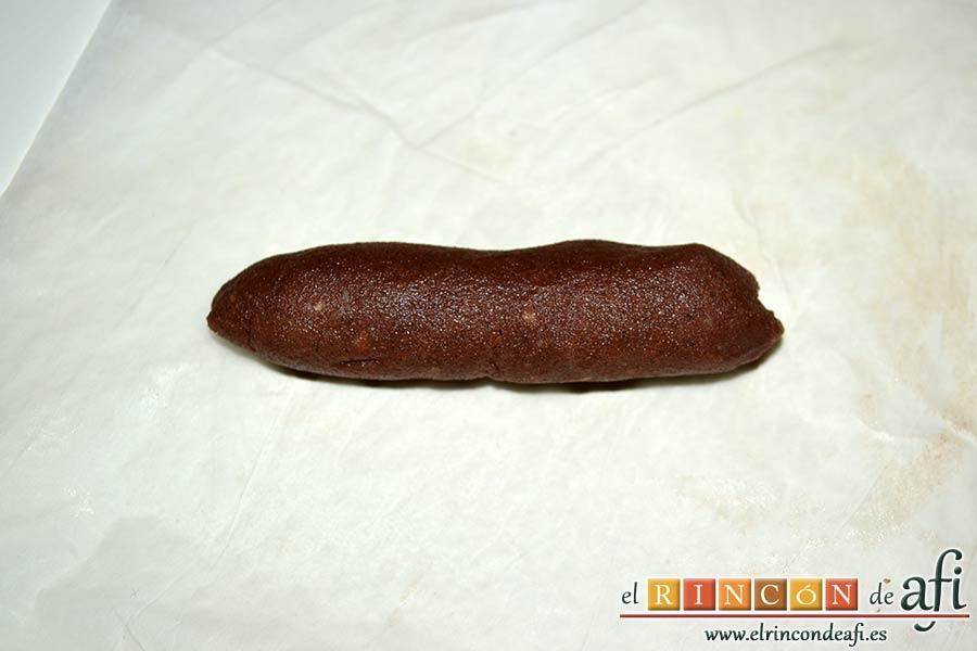 Cuernecitos de vainilla y chocolate, hacer un pequeño cilindro con cada porción