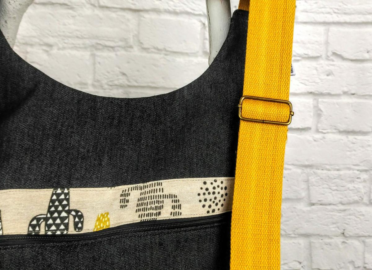 Mochila de cactus amarillo y negro tejana para mujer hecha a mano uve original