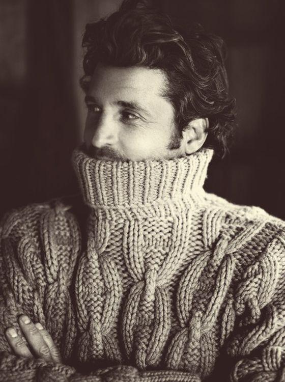 Formas en las que un hombre puede llevar un jersey de cuello alto