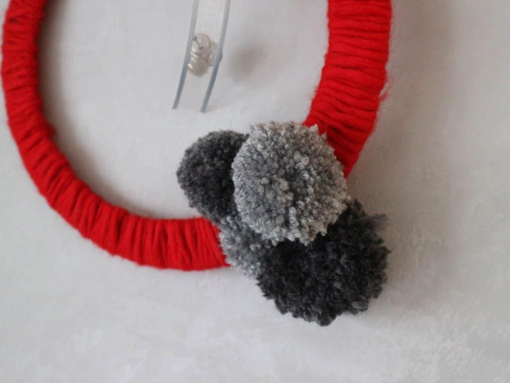 como hacer una corona para decorar la puerta