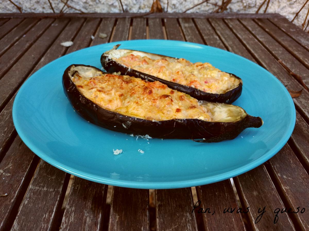 berenjenas rellenas de verduras en crockpot - pan uvas y queso - 1