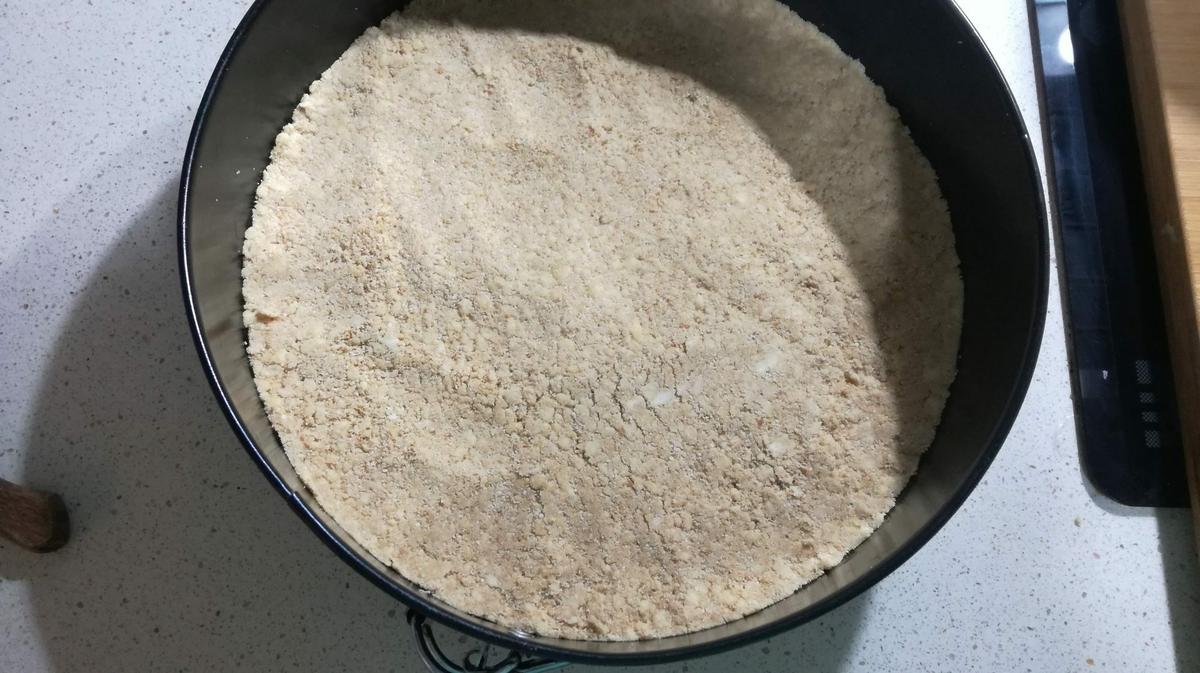 Molde con la galleta para la tarta.