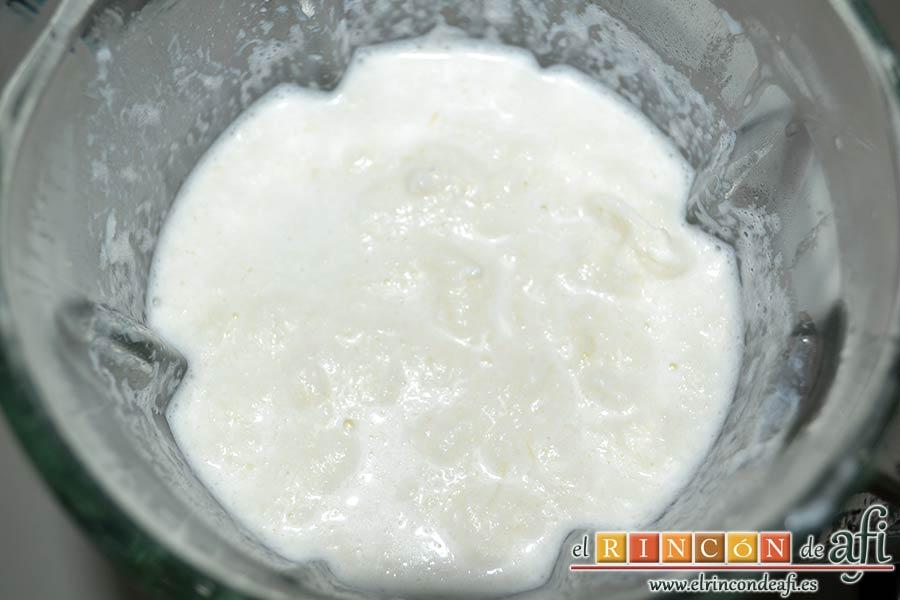 Pimientos de piquillo rellenos de brandada de bacalao casera, añadir de vez en cuando una cucharada de leche entera