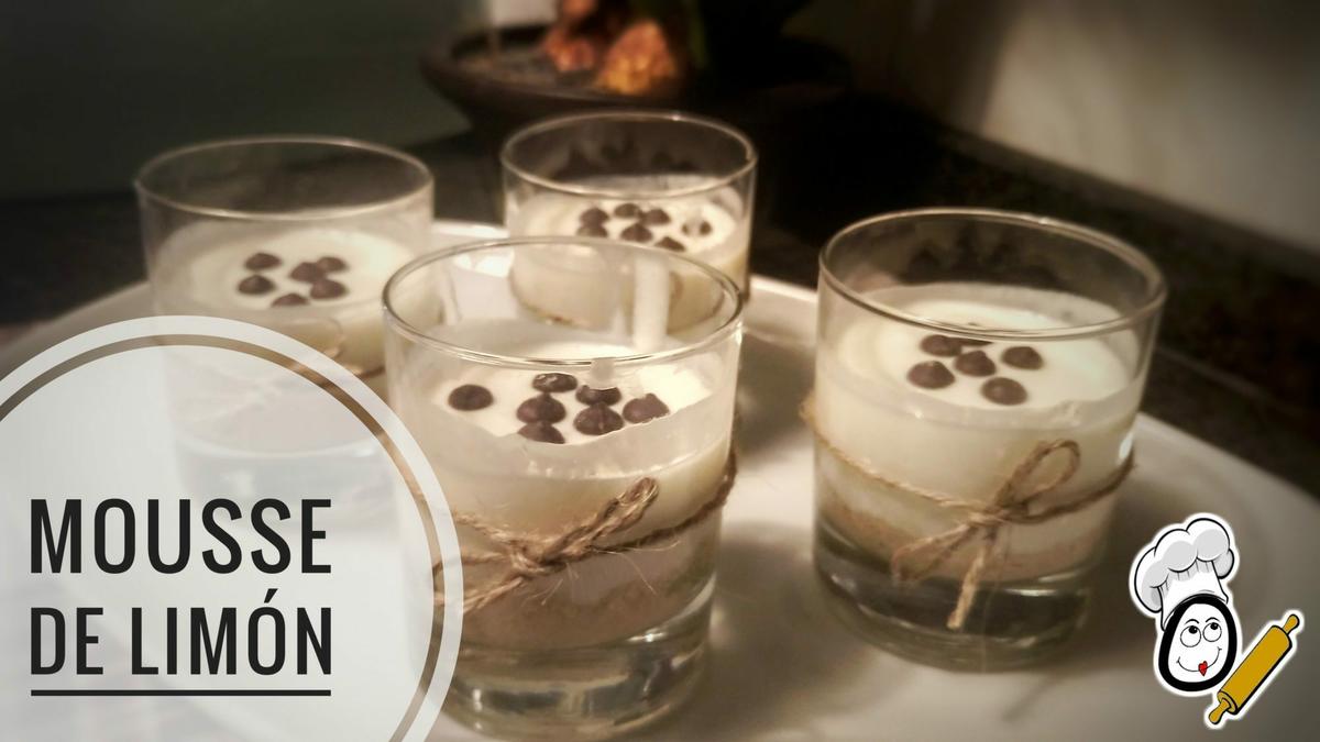 Mousse de limón en Thermomix con base de galletas.