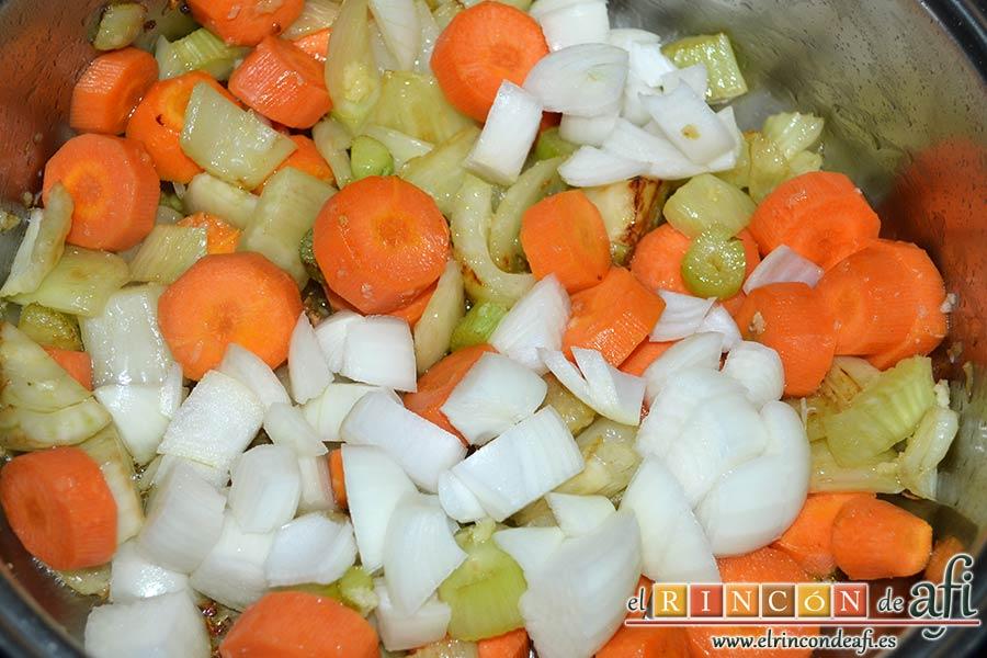 Crema de hinojo, añadir las cebollas