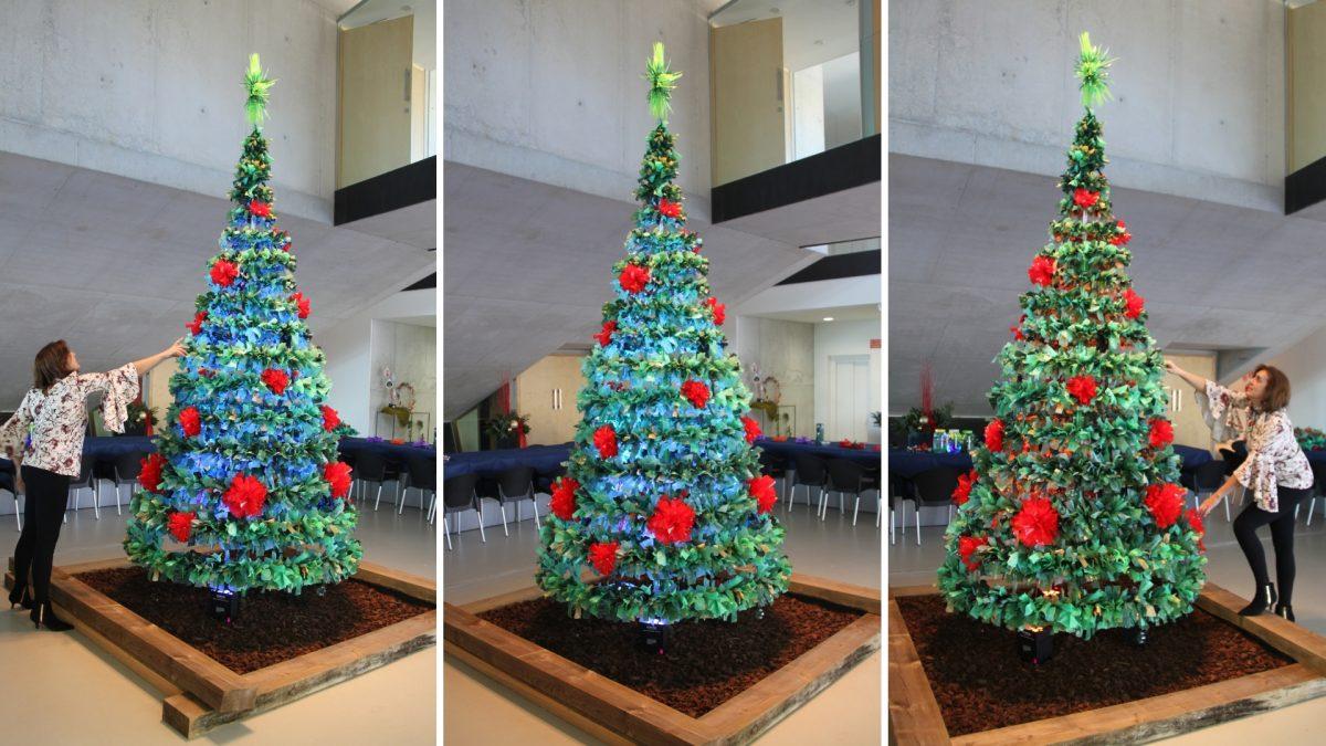 Árbol de Navidad reciclando bolsas de plástico