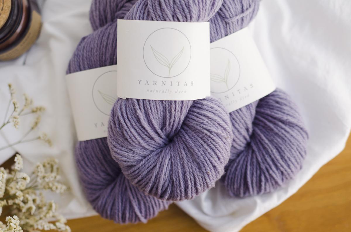 Yarnitas, lanas teñidas a mano con plantas y tintes naturales.