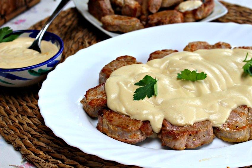 solomillo de cerdo en salsa de queso