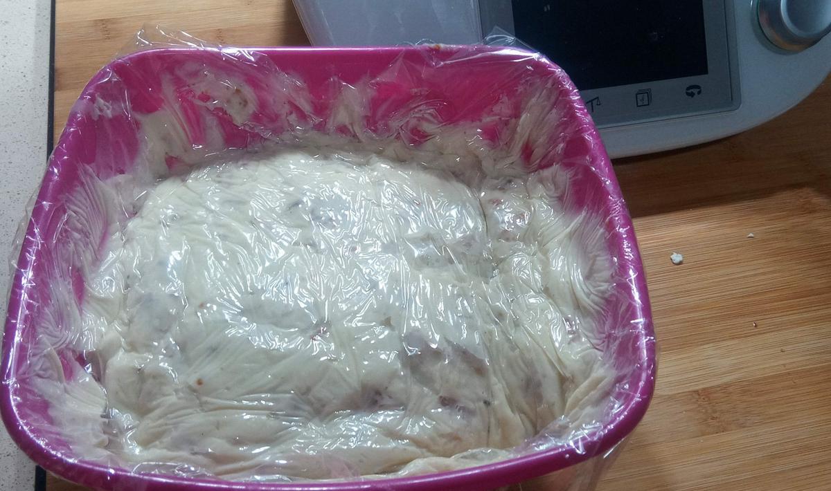 Bol tapado con film transparente.