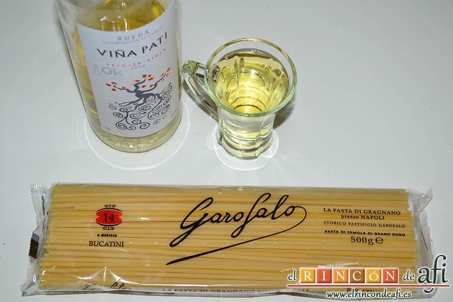 Bucatini con almejas, preparar la pasta