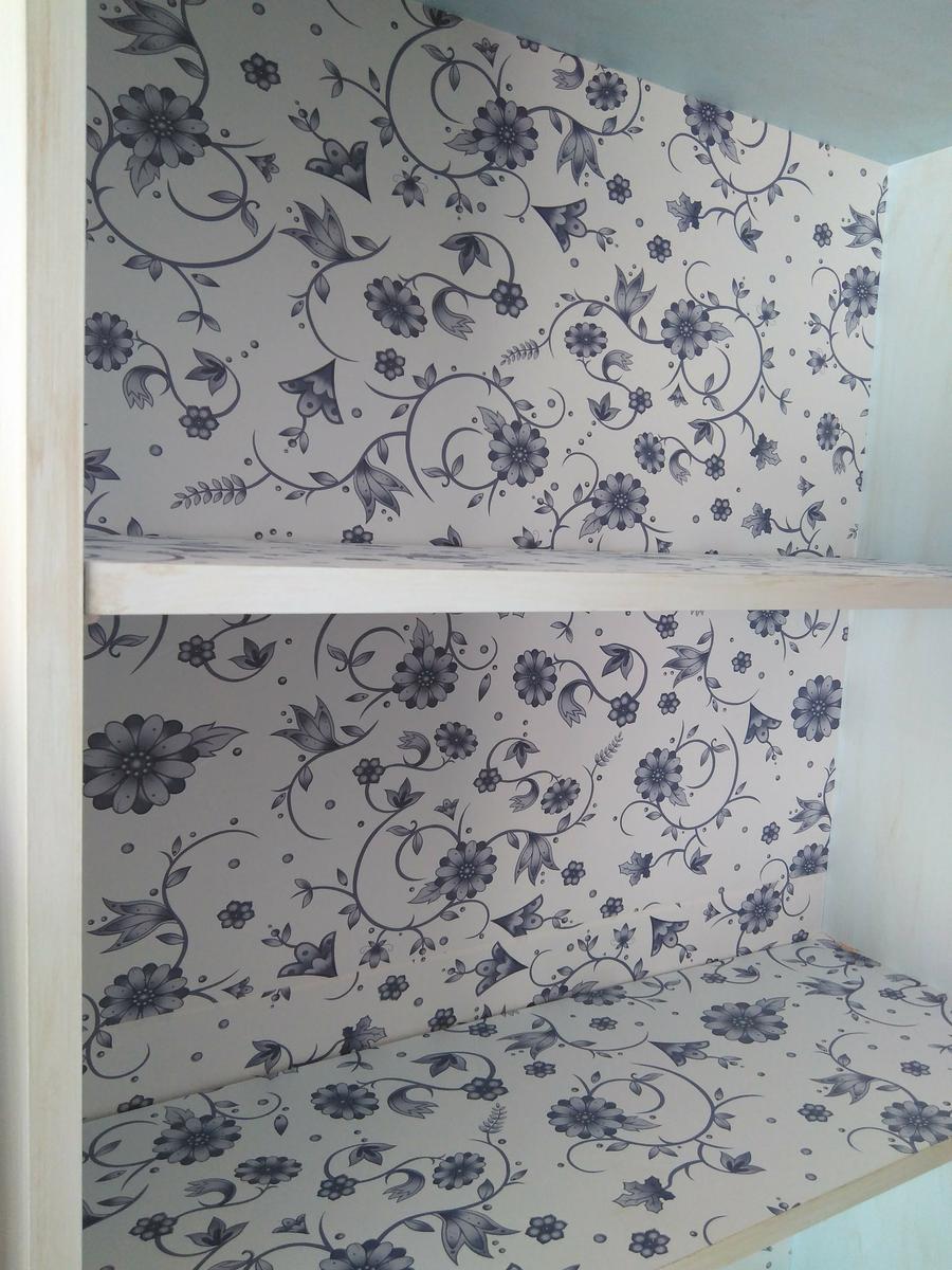 Estantería empapelada