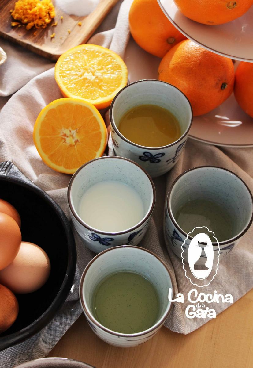 Zumo de naranja, aceite, leche y jarabe