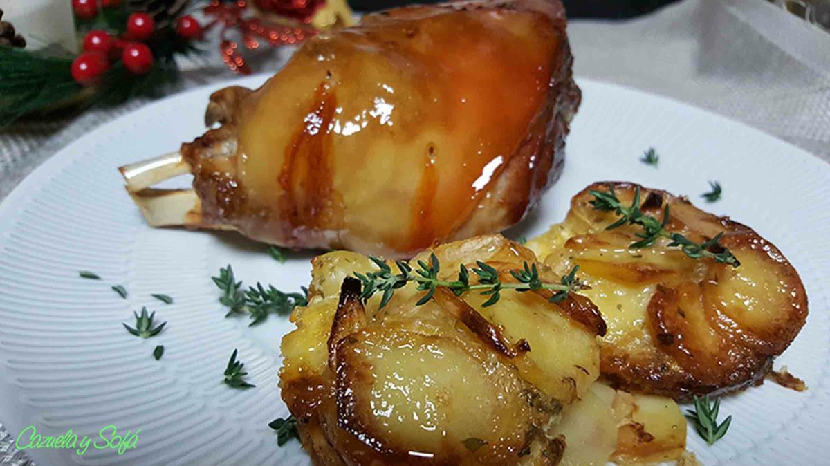 Cochinillo al horno con pastel de patatas | Cocina