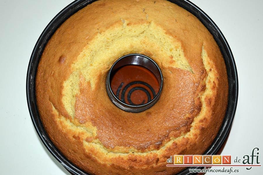 Bundt de naranja navideño, hornear y dejar enfriar