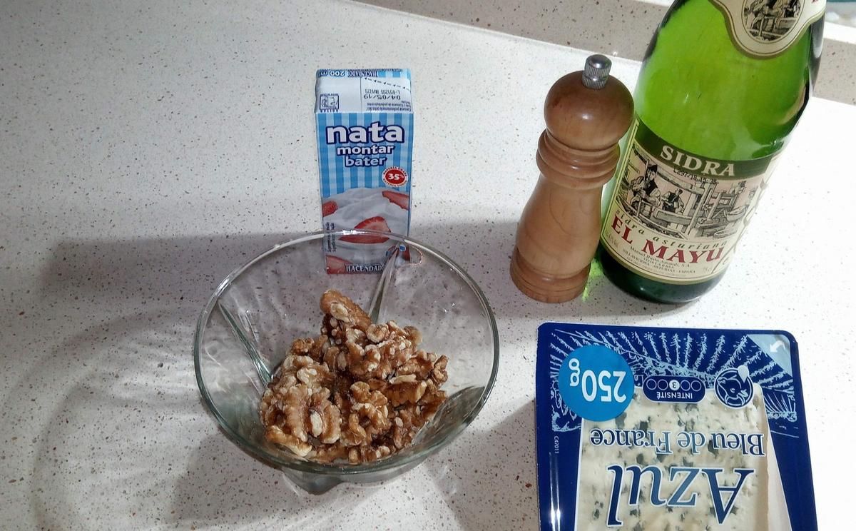 Ingredientes para hacer paté de queso azul y nueces en thermomix