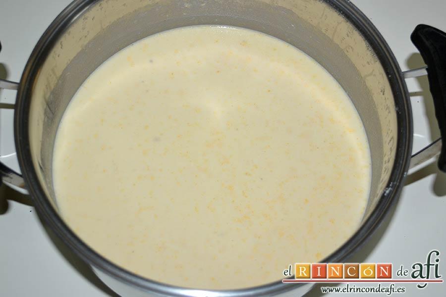 Crema noruega con salmón marinado y chantillí de lima, triturar bien