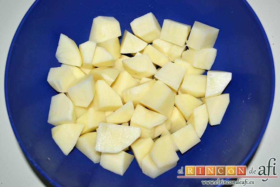 Crema noruega con salmón marinado y chantillí de lima, trocearlas