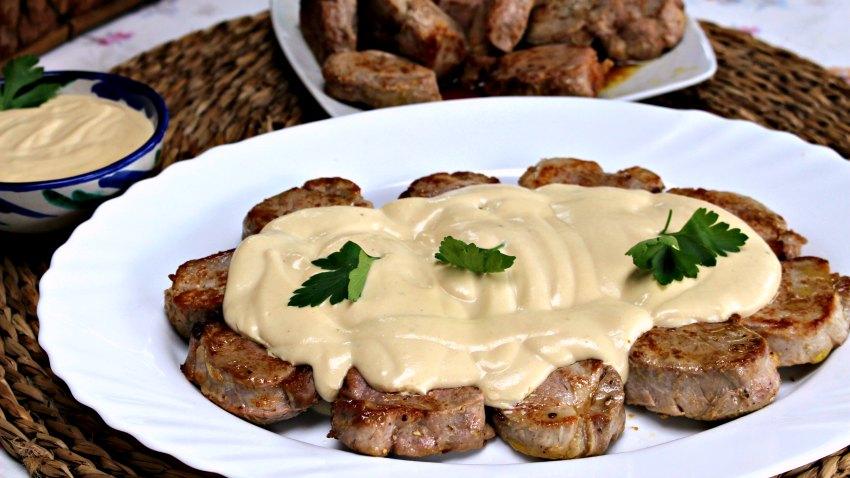 solomillo de cerdo en salsa de queso