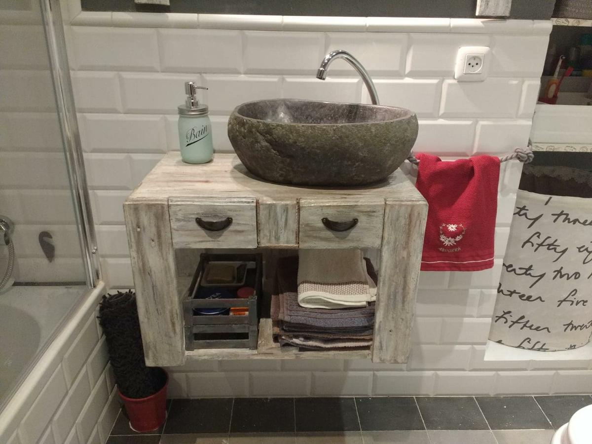 mueble de lavabo con palets