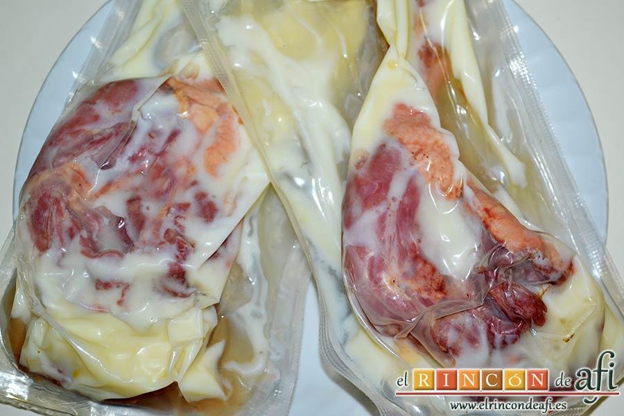 Confit de pato con compota de manzana y bocaditos de papas, preparar el confit de pato