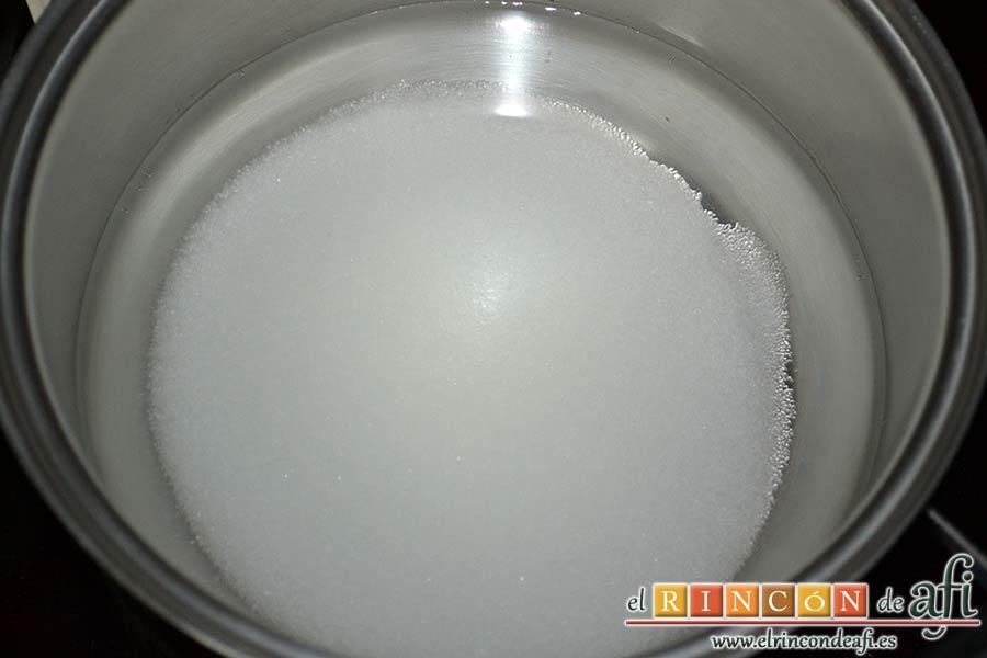 Confit de pato con compota de manzana y bocaditos de papas, poner en un caso el agua con el azúcar