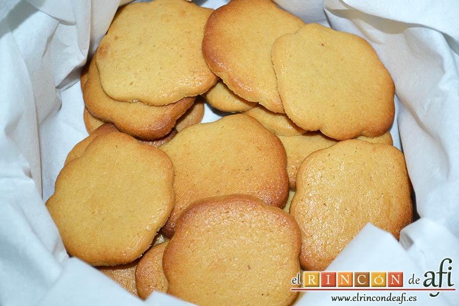 Galletas de turrón, guardar ya frías en recipiente hermético