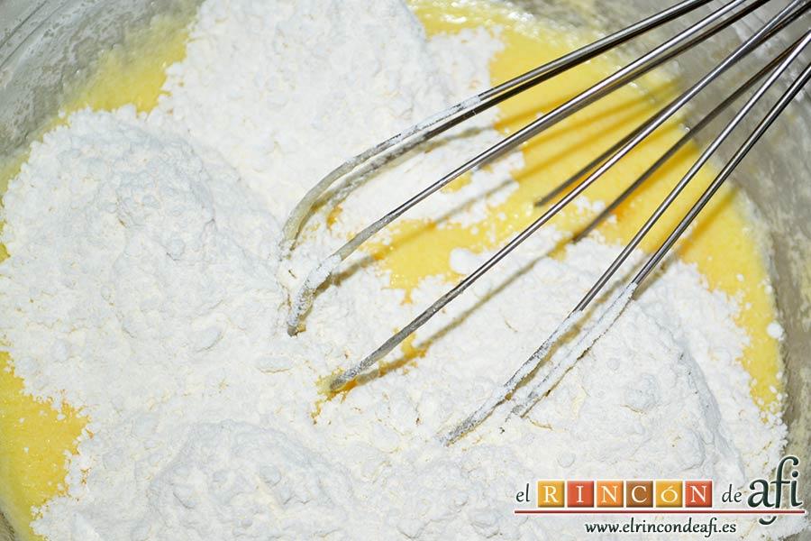 Galletas de turrón, añadir la harina