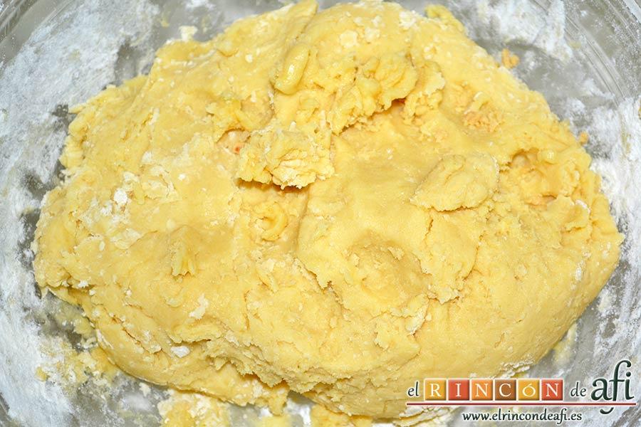 Galletas de turrón, amasar hasta formar una bola