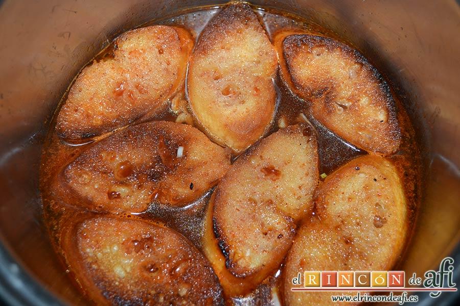 Sopa de ajo humilde, dejamos a fuego bajo unos 20 minutos