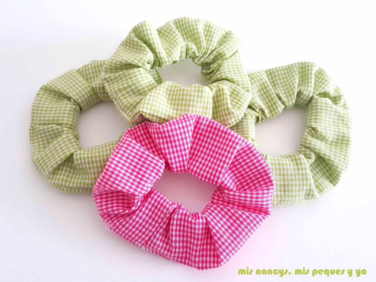 mis nancys, mis peques y yo, coleteros de tela o scrunchies, coleteros con tela de cuadros vichy verde y rosa