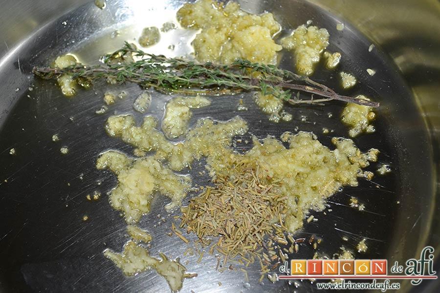 Butifarra espacarrada, añadimos el tomillo y el romero