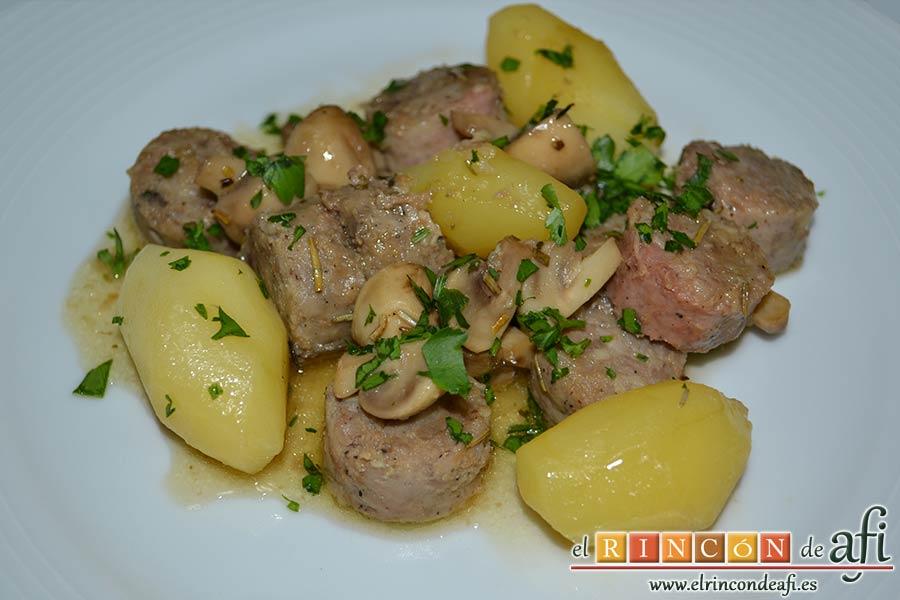 Butifarra espacarrada, espolvoreamos el perejil picado