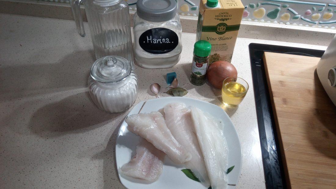 Ingredientes para hacer merluza en salsa al varoma de la Thermomix