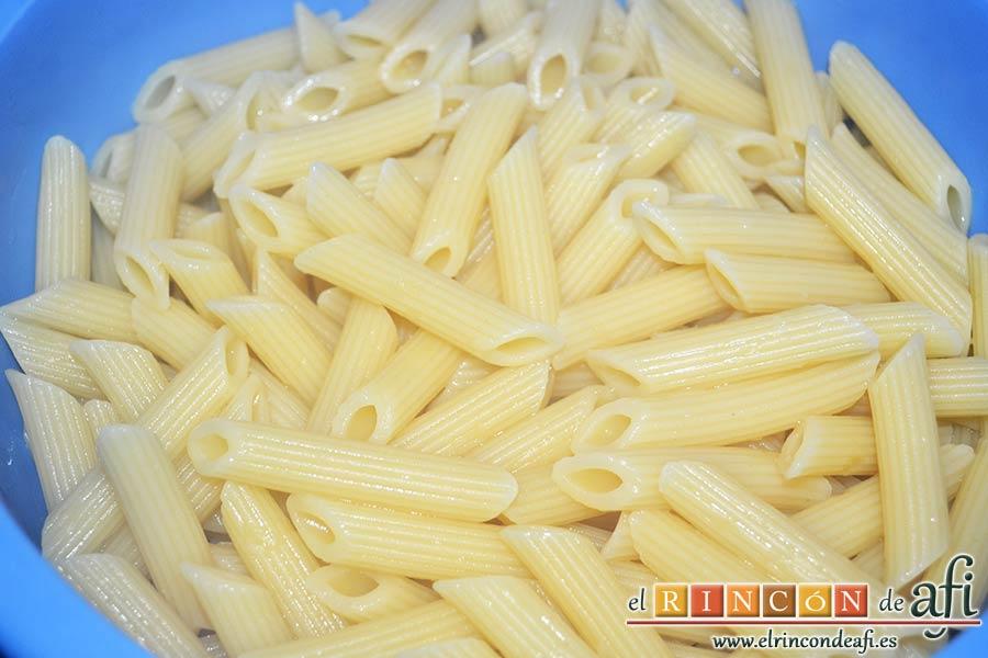 Macarrones del Cardenal, dejarla al dente y escurrir
