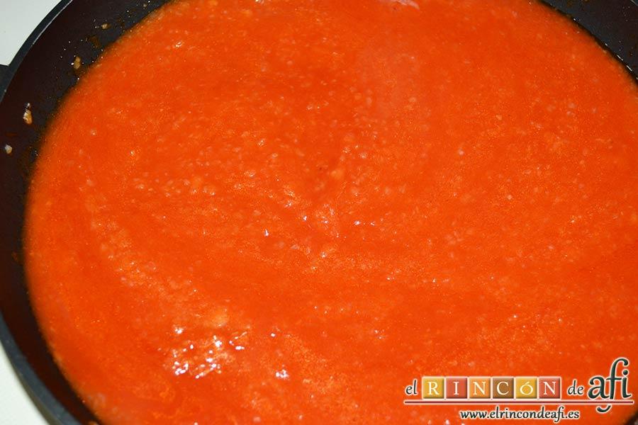 Macarrones del Cardenal, mezclar bien a fuego medio