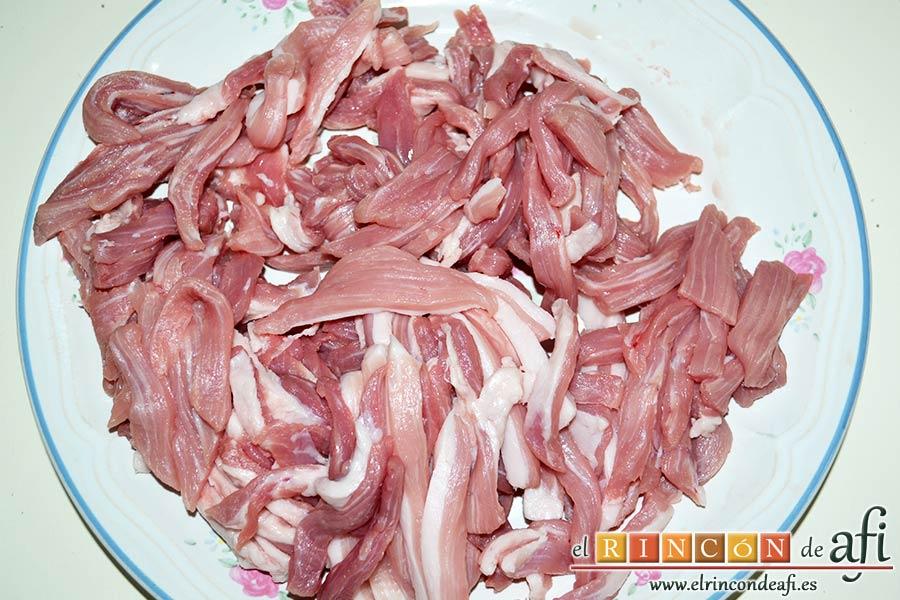 Macarrones del Cardenal, trocear en tiras