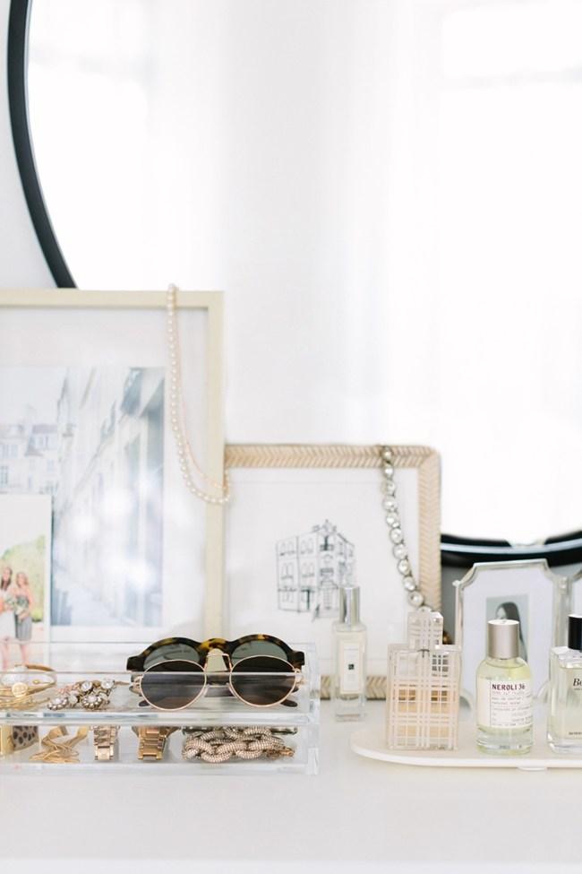 UNA CASA EN BLANCO Y NEGRO